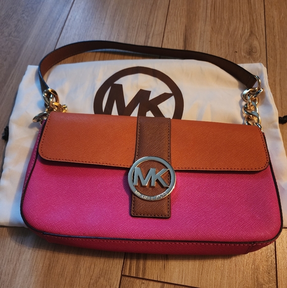 (SOLD) Michael Kors Purse 👛 🩷 - Picture 1 of 4